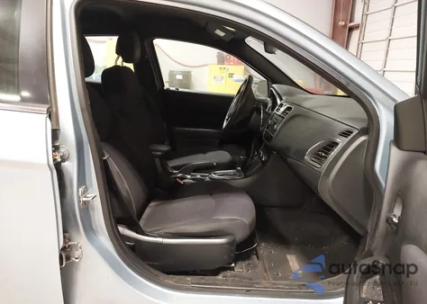 2013 Chrysler 200 Lx z USA, uszkodzony, nr VIN 1C3CCBAB5DN704532